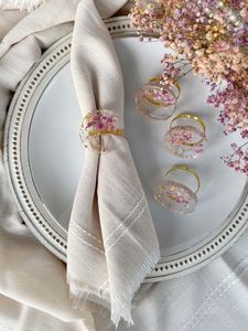 Anillos de Servilleta de Resina Ecológicos Hechos a Mano con Diseño de Ángel en Colores y Patrones Personalizados para Bodas, Fiestas y Decoración de Hoteles - Product Image 4
