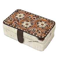Portefeuille-pochette en cuir pour femme avec rabat floral gravé, texture en cuir de vachette, idéal pour les voyages et les événements festifs