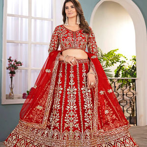 Lehenga Choli Intrincadamente Bordado en Tonos Vibrantes para Diwali y Bodas, con Materiales Reciclados y Estilo Tradicional - Product Image 1