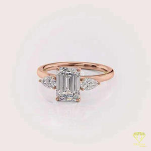 Bague de fiançailles à trois pierres en diamant de laboratoire taille émeraude, or jaune, pierre latérale en forme de poire, bague de promesse, élégante bague de mariage - Product Image 2