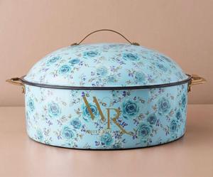 Casserole Traditionnelle Émaillée Écologique Prête pour Gaz et Induction avec Couvercle en Métal Moderne Brillant – Plat de Service Chauffe-Plats - Product Image 5