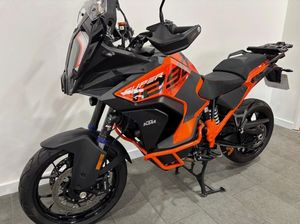 El Mejor Modelo 2023 1290 S con 2959 Millas, Paquete Tecnológico Completo, Asiento Ergonómico, Alto Rendimiento - Product Image 2