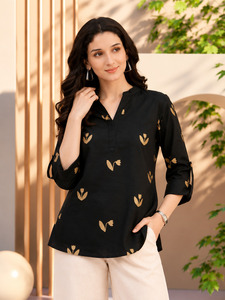 Blusa negra con cuello en V para mujer, mangas tres cuartos, estampado floral dorado, top informal holgado - Product Image 4