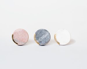 Boutons muraux ronds minimalistes en marbre, personnalisés, en agate de luxe polie, faits à la main, pour la décoration intérieure - Product Image 1