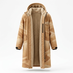 Abrigo Largo de Invierno para Hombre con Capucha y Forro Polar, Resistente al Agua, con Patrón de Camuflaje en Color Bronceado - Product Image 1
