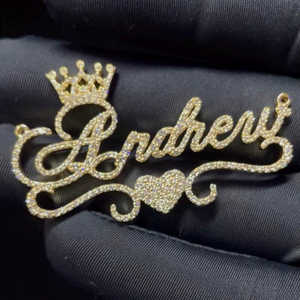 Colgante de Plata de Ley 925 Personalizado con Letra Inicial en Cursiva, con Moissanita y Baño de Rodio/Oro, Diseño de Corazón - Product Image 1