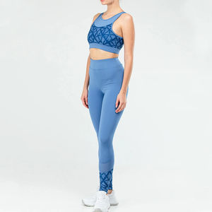 Ensemble de yoga pour femmes personnalisé à séchage rapide, taille élastique, col rond, couleur unie, logo sur le devant, ensemble 2 pièces - Product Image 3