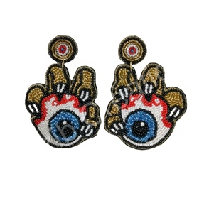 Bijoux de mode Boucles d'oreilles brodées de perles de rocaille d'Inde Boucles d'oreilles multicolores faites à la main pour femmes et filles - Product Image 1