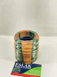 Quemador de incienso de madera y resina hecho a mano, perfecto para crear una fragancia relajante para el hogar, rituales de meditación y tiempo de relajación. - Product Image 3