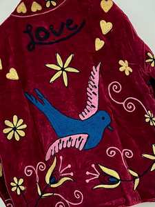 Chaqueta Corta de Terciopelo Bordada a Mano Estilo Uzbeco para Amantes del Arte y la Moda Sostenible, Abrigo Corto con Bordado Suzani, Prenda Exterior Destacada - Product Image 6