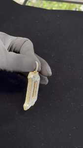 จี้เพชรโมอิสซาไนต์ทรงบาแกตต์แบบเย็นๆ หรูหรา ชุบทอง 18K สั่งทำตัวอักษรชื่อได้  เครื่องประดับฮิปฮอปสำหรับแร็ปเปอร์ จี้ตัวอักษรเงินแท้ 925 - Product Image 3