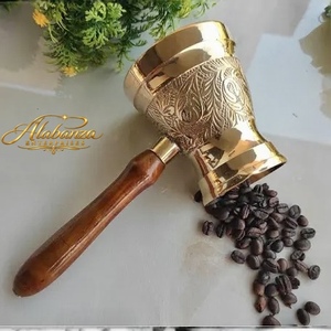 Cafetière turque en laiton et acier inoxydable Alabanza Enterprises avec poignée en bois, design luxueux et écologique pour la préparation du café - Product Image 2
