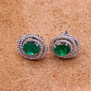 Pendientes de Oro Blanco Sólido de 18K con Esmeralda Verde Natural Ovalada y Doble Halo de Diamantes, Joyería Fina con Piedras Preciosas para Mujer, Venta al Por Mayor - Product Image 1