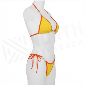 Ensemble de bikini contrastant jaune et orange, haut halter, bas string, détail perle, maillot de bain pour femme - Product Image 3