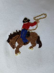 Camiseta Artesanal con Cuentas y Bordado de Estrella de Mar y Conchas Doradas en Algodón - Product Image 4