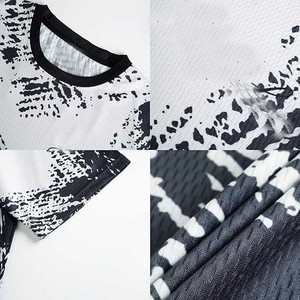 Prenda Esencial de Streetwear con Diseño Gráfico - Detalle de Estampado Artístico - Corte Holgado y Relajado - Cuello Acanalado Resistente para un Acabado Retro - Product Image 2