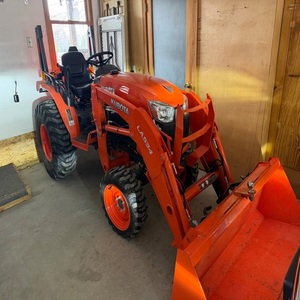 Tractor Compacto Kubota B2650 4WD con Motor Diésel, Equipo Agrícola, Tractor Agrícola Pequeño con Cargador Frontal y Segadora - Product Image 2