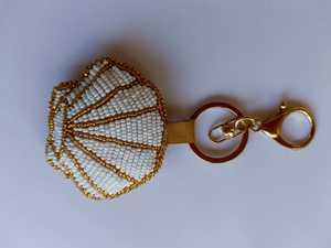 Llavero artesanal de bajo costo con cuentas y bordados para decoración de bolsos y como regalo, de AALIYAN IMPEX - Product Image 4