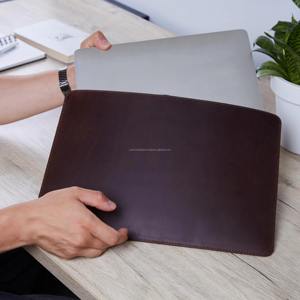 Funda y Estuche para Laptop de Cuero Genuino Resistente al Por Mayor para Macbooks y Laptops (Estilo Ejecutivo/Moderno) LS-0242 - Product Image 5