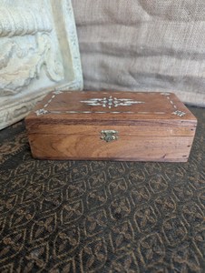 Decorative <b>Vintage</b> Style Wooden Jewelry <b>Box</b> With Resin Inlay Lid Carved Floral Design For Table Office Decor Storage container - Product Image 2