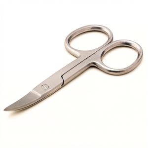 Ciseaux à cuticules à manche courbé argenté, personnalisés en acier inoxydable avec des lames fines et pointues pour le soin des ongles - Product Image 4