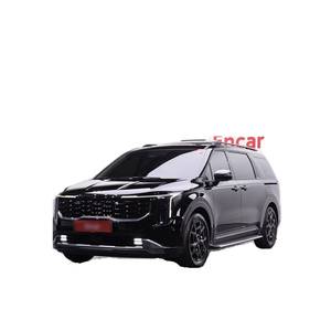 Kia Carnival HEV 2024 de 9 Plazas con Asientos de Cuero, Caja de Cambios Automática, Cámara Trasera, 26,862 km, Color Gris Grafito - Product Image 1