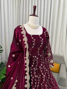 Ensemble de robe Anarkali en soie pour femmes, broderie de fils et de paillettes, tenue indienne pakistanaise, mariage, fête, Diwali - Product Image 3
