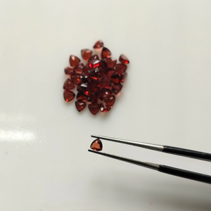 โกเมนสีแดงธรรมชาติ 3.5 มม. ทรงทริลเลียนคัท คุณภาพดีที่สุด พลอยเม็ดเดี่ยวสำหรับทำเครื่องประดับ - Product Image 1