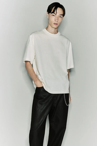 Camiseta Oversize Lisa, Corte Holgado Minimalista para Uso Diario - Product Image 5