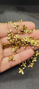 Breloques en laiton à forme géométrique spirale, breloques dorées brutes, breloques bohèmes pour macramé et fabrication de bijoux - Product Image 5