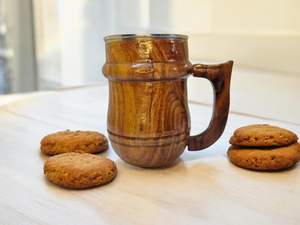 Taza/Vaso de Madera de Sheesham Hecho a Mano de Primera Calidad con Interior de Acero Inoxidable y Asa Ergonómica de Madera, Madera Natural - Product Image 2