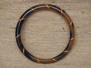 Bracelets en corne naturelle épais pour femmes, fabriqués par Perfect Enterprises - Product Image 2