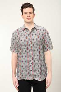 Chemise pour homme contemporaine multicolores en polyester à imprimé géométrique, coupe classique, col chemise et manches courtes, vêtement décontracté - Product Image 4