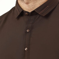 Ensemble shalwar kameez classique pour homme, vêtement traditionnel, tissu long et confortable, design élégant et simple, pour les occasions.