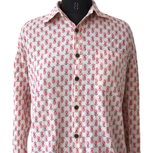 Camisa de Algodón Estampada a Mano con Diseño Floral Rosa Unisex |   Camisa Artesanal Hecha a Mano con Botones y Manga Larga |   Moda Botánica Sostenible - Product Image 1