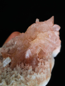 Vente en gros de Heulandite rouge naturelle sur grappe de Prehnite, spécimen minéral brut, cristal, pierre de guérison, décoration, Chine, Himachal - Product Image 6