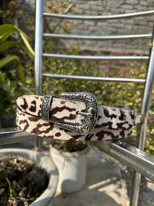 Cinturón de Cuero Estilo Vintage con Hebilla de Aleación, Diseño Occidental, Resistente y Duradero, Ancho de 1-1.5 Pulgadas, Disponible en Todos los Tamaños - Product Image 3