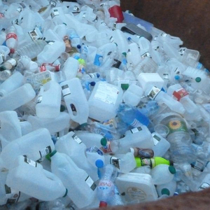 ขวดพลาสติก HDPE, เครื่องจ่ายพลาสติก ฯลฯ  แบบคละสี  แบบมัดเป็นก้อน - ขยะพลาสติกสำหรับรีไซเคิล - Product Image 3