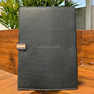 Nouveau Design en cuir usiné à la main portefeuille dossier de fichiers multi-fonction affaires A4 couverture de cahier peau de vache Padfolios avec porte-stylo - Product Image 5