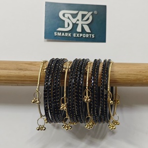 Juego de 16 Brazaletes de Cristal Kashmir Negro Premium, Chapados en Oro, con Dijes Ghungroo, Hechos a Mano, Joyería Étnica Tradicional para Novias - Product Image 5
