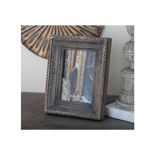 Marcos de fotos de madera de primera calidad con un estilo refinado de calidad duradera y una mejora decorativa práctica para el hogar. - Product Image 3