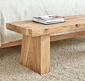 Mesa de centro de madera hecha a mano con construcción de madera maciza, amplia superficie y estructura de soporte de perfil bajo y resistente. - Product Image 1