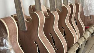 Guitare Jazz Archtop Faite à la Main Style Languedoc - Kits de Guitare de Luthier avec Table en Épicéa et Corps en Acajou Sculpté Ébène - Électrique Professionnelle - Product Image 6