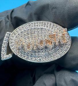 Anillo de Hombre de Plata 925 Personalizado con Diamante Redondo Brillante Certificado por IGI de Calidad Premium, Corte HipHop, Engaste de Puntas y Diseño de Letra Personalizada - Product Image 1