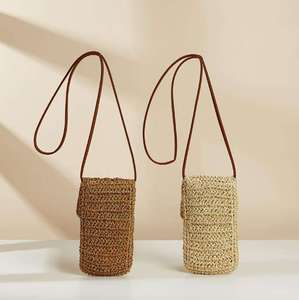 Complétez votre look minimaliste préféré avec ce joli sac en fil naturel, doté d'une petite pochette pour téléphone et d'une fine bandoulière, dès aujourd'hui. - Product Image 2