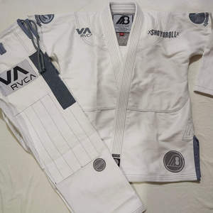 Kimono de BJJ Bordado Personalizado Hecho en Pakistán, Tela de 460g, Opciones de Múltiples Posiciones en la Parte Trasera/Delantera, Unisex para Adultos, Artes Marciales - Product Image 1