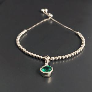 สร้อยข้อมือชาร์มประดับพลอยประจำเดือนเกิด เงินแท้ เงินสเตอร์ลิง พลอยมรกต พลอยประจำเดือนพฤษภาคม ของขวัญสำหรับผู้หญิง - Product Image 2