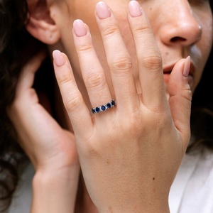 แหวนทองคำแท้ 14k 18k แบบครึ่งวง ประดับไพลินสีน้ำเงินธรรมชาติ 5 เม็ด และเพชร ฝังแบบกรงเล็บ สำหรับผู้หญิง รับผลิตตามสั่ง ขายส่งจากโรงงาน - Product Image 3