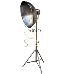 Lampe unique décorée Lampe industrielle design faite à la main Éclairage Fer Lampe indienne design - Product Image 1