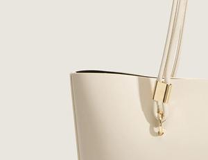 New Fashion Women's Adjustable Strap Women Cowhide Leather Handbag Top Quality Custom Logo - Product Image 3